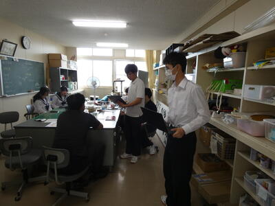 生徒会、運営のために頑張ってます