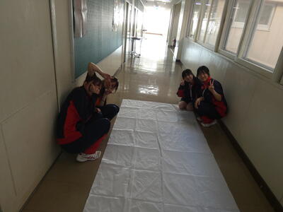 3年生垂れ幕下書き中